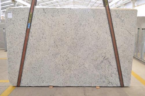 Suministro planchas pulidas 3 cm en granito natural DALLAS WHITE 2612. Detalle imagen fotografías 
