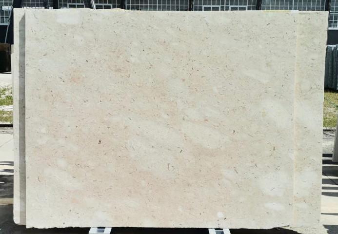 PERLATINO SICILIA Suministro Veneto (Italia) de planchas pulidas en mármol natural LA60 , SL2CM 